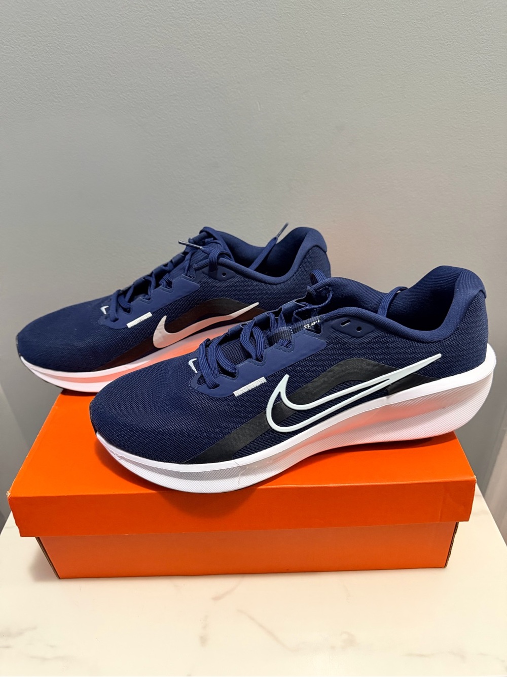 Nike Men’s alpha Airmax trainer version six Athletic Shoes - Navy Blue White 9.5